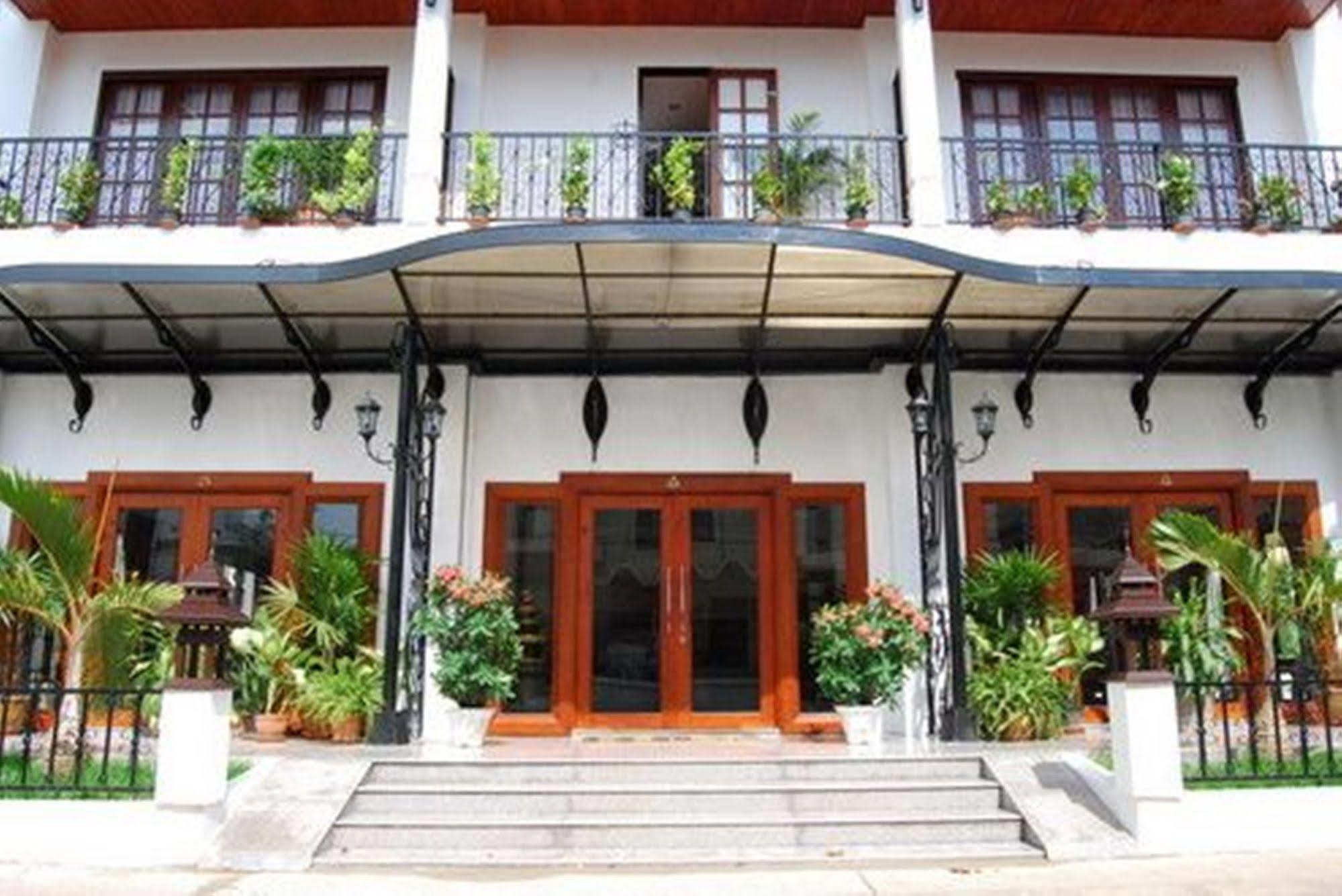 Vayakorn Inn Vientiane Exterior photo